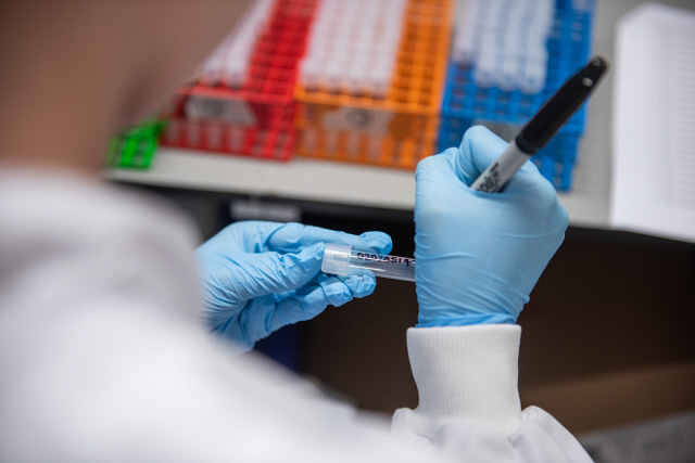 Marking sample tubes
